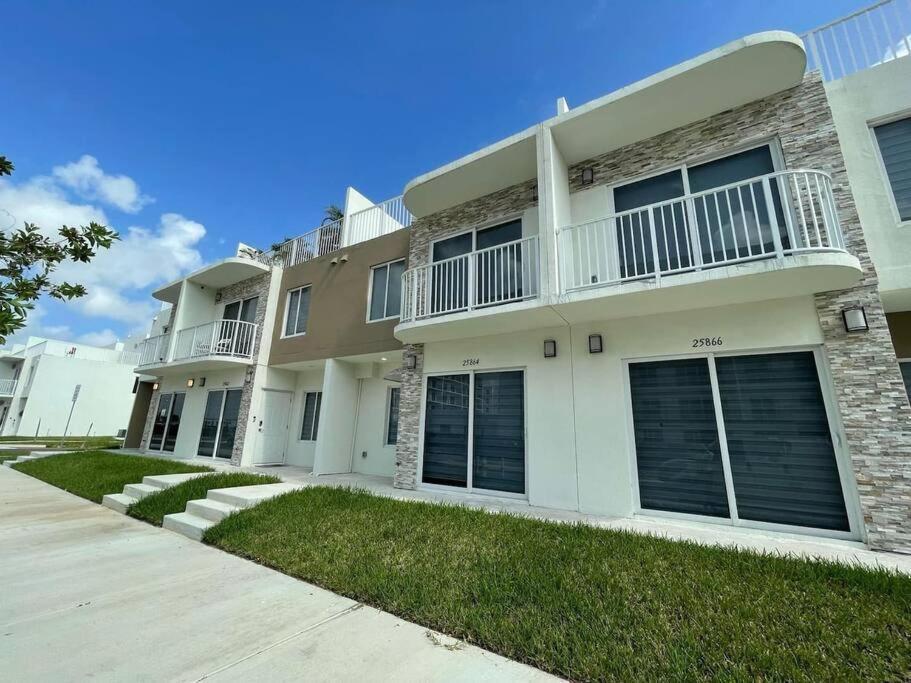 Vacay Spot Experience Luna Sky! 65" Tv Bar, Bbq, Shower Massage Jets, Music, Go To Fl Keys Homestead Exterior foto