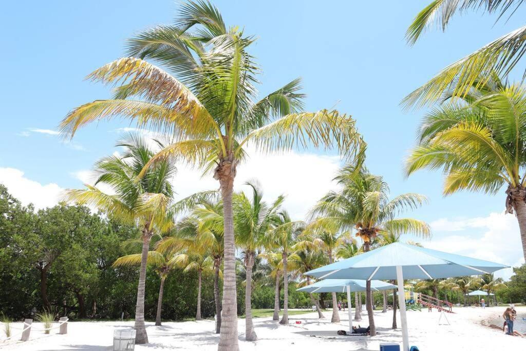 Vacay Spot Experience Luna Sky! 65" Tv Bar, Bbq, Shower Massage Jets, Music, Go To Fl Keys Homestead Exterior foto